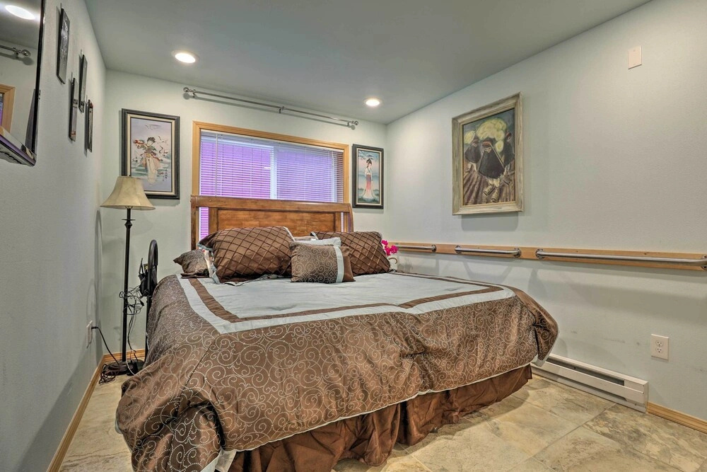 Quaint Juneau Apt w/ Scenic Mountain Surroundings