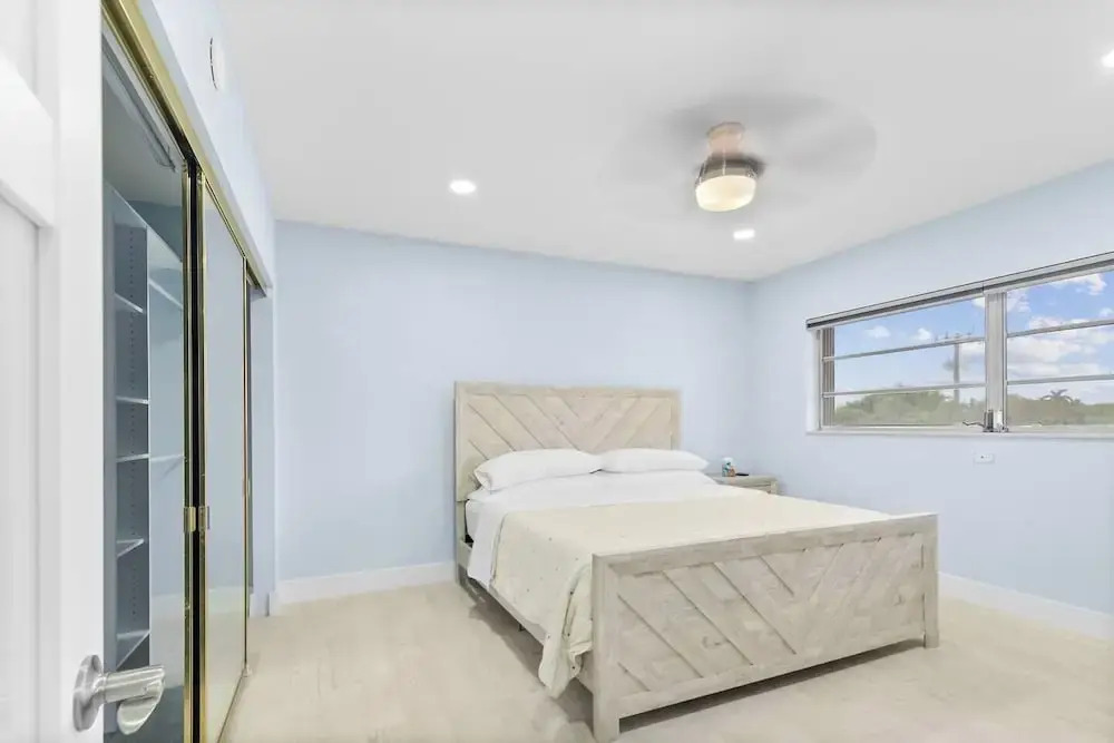 Las Olas & Beachside getaway with pool