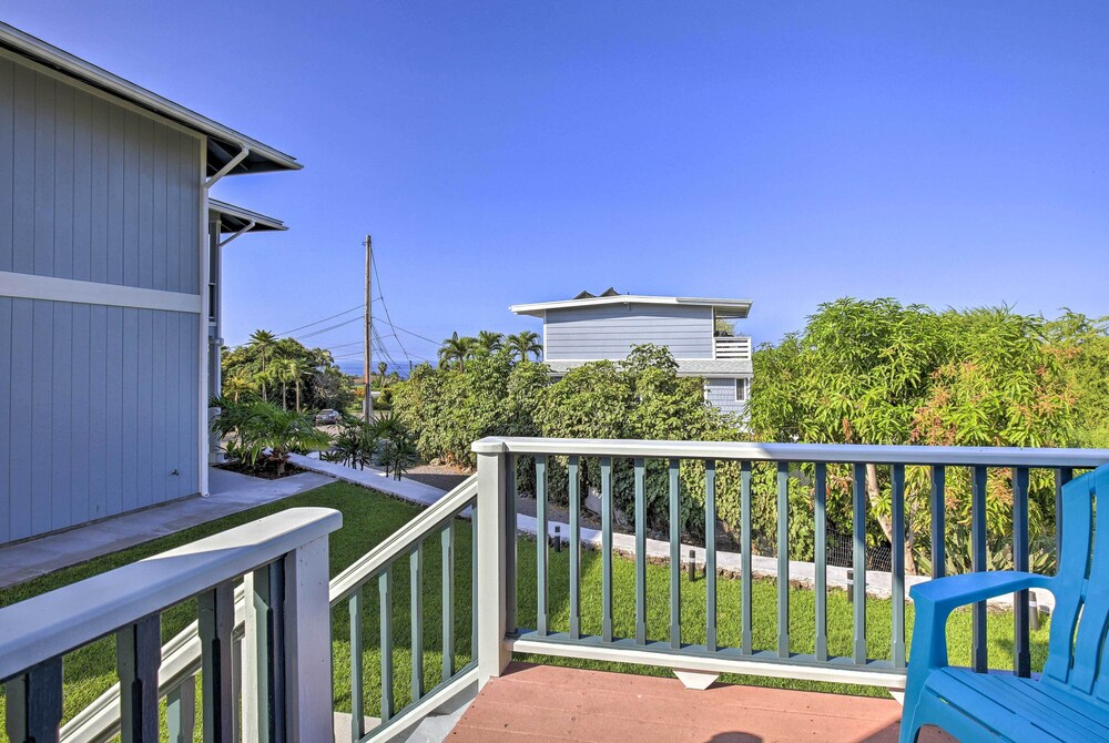 1 Mile to Magic Sands Beach: Kailua-kona Cottage