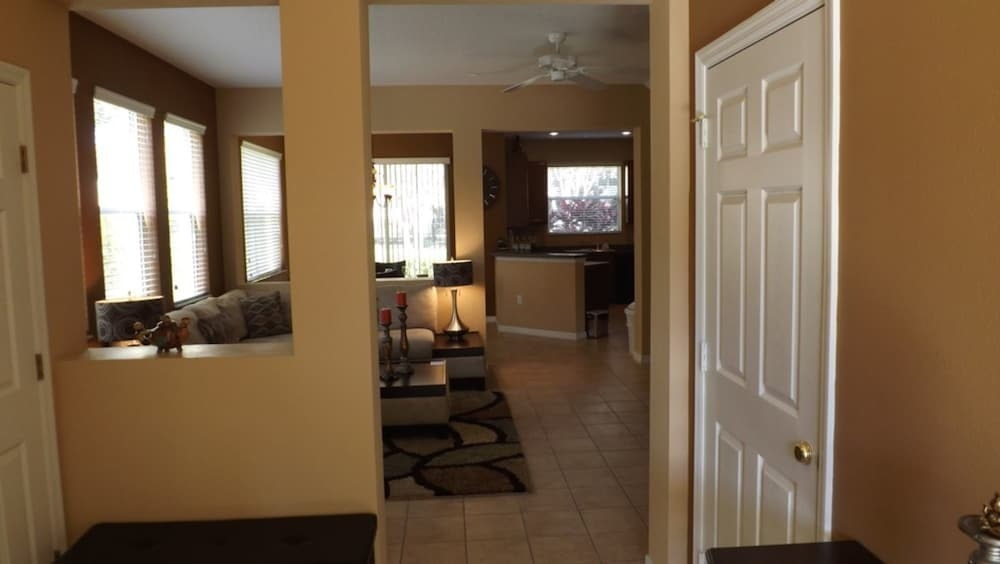 4 Br Compass Bay Sleeps 8 - Fld 3277