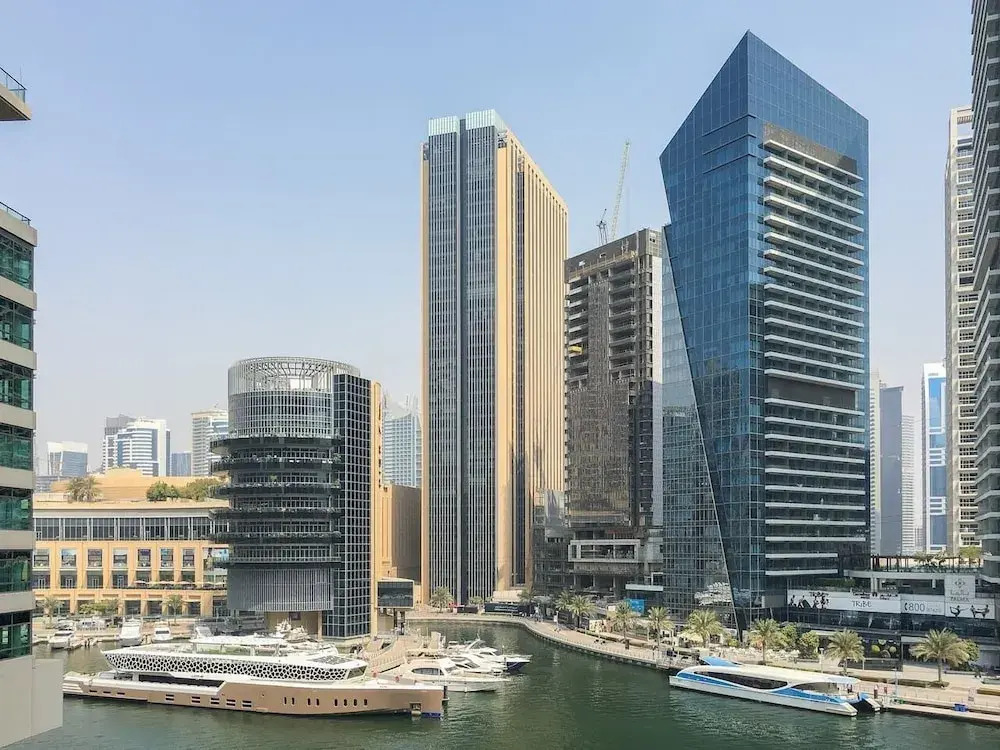 Bright & Lively 1BR Apartment With Marina Views