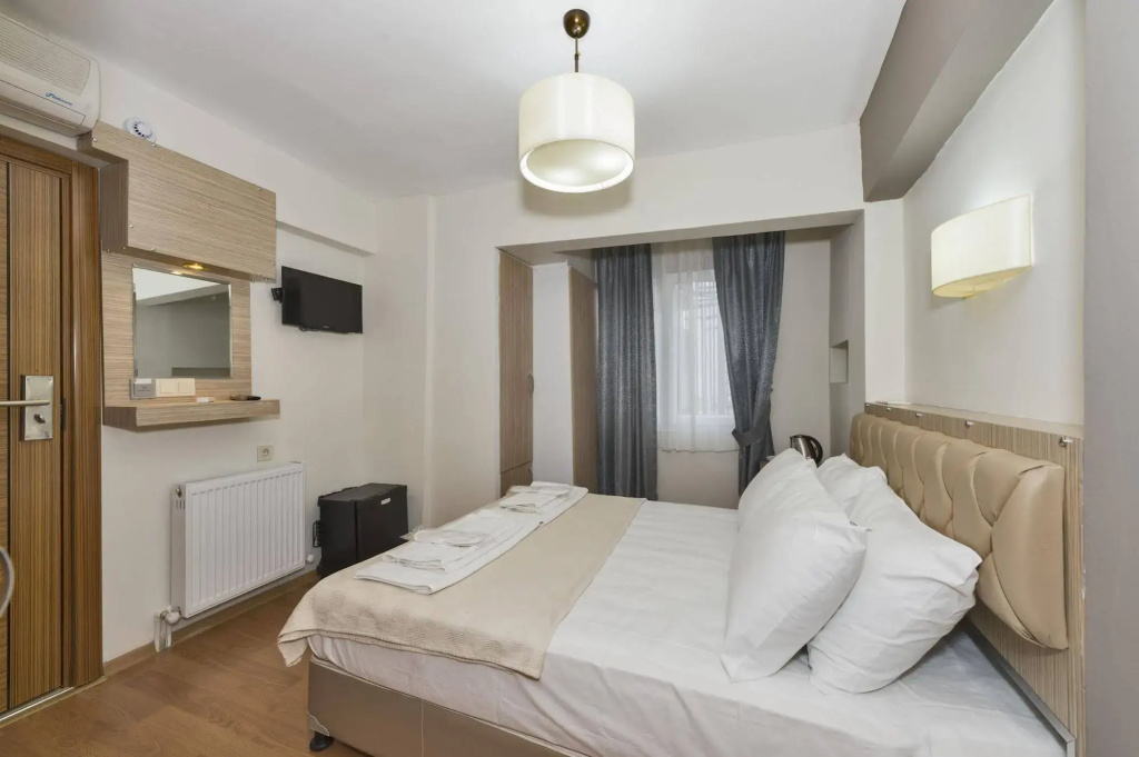 Metrolux Hotel
