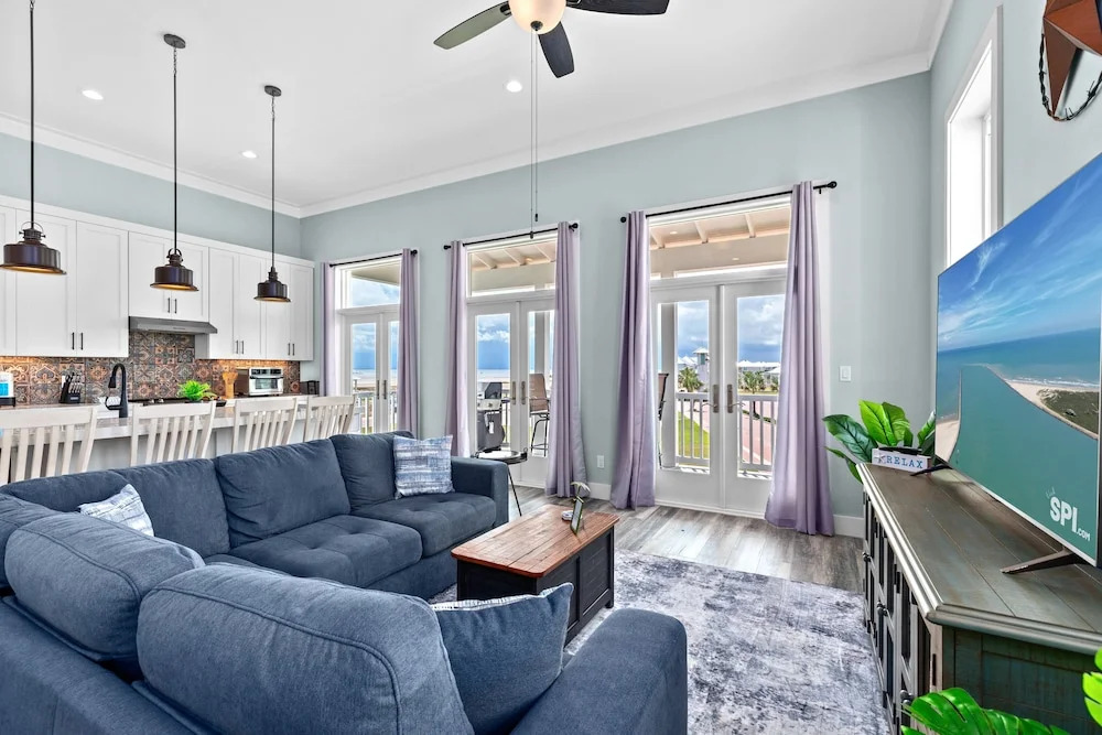 Seaside Rendezvous - Private Home Across From Community Park 4 Bedroom Home by RedAwning