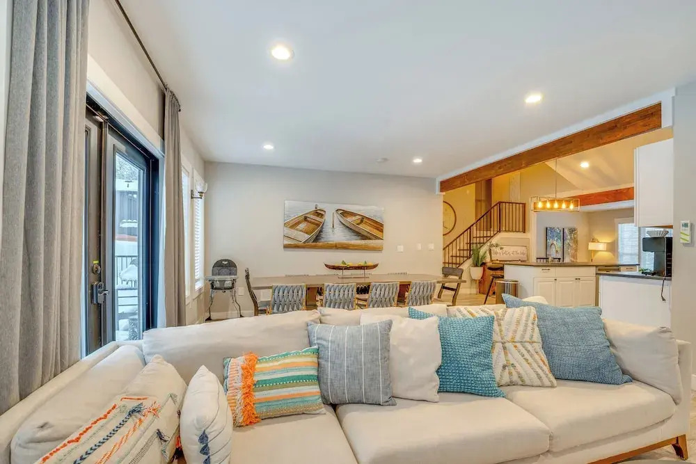 2 Blocks to Dtwn Chelan: Home w/ Hot Tub & Pool