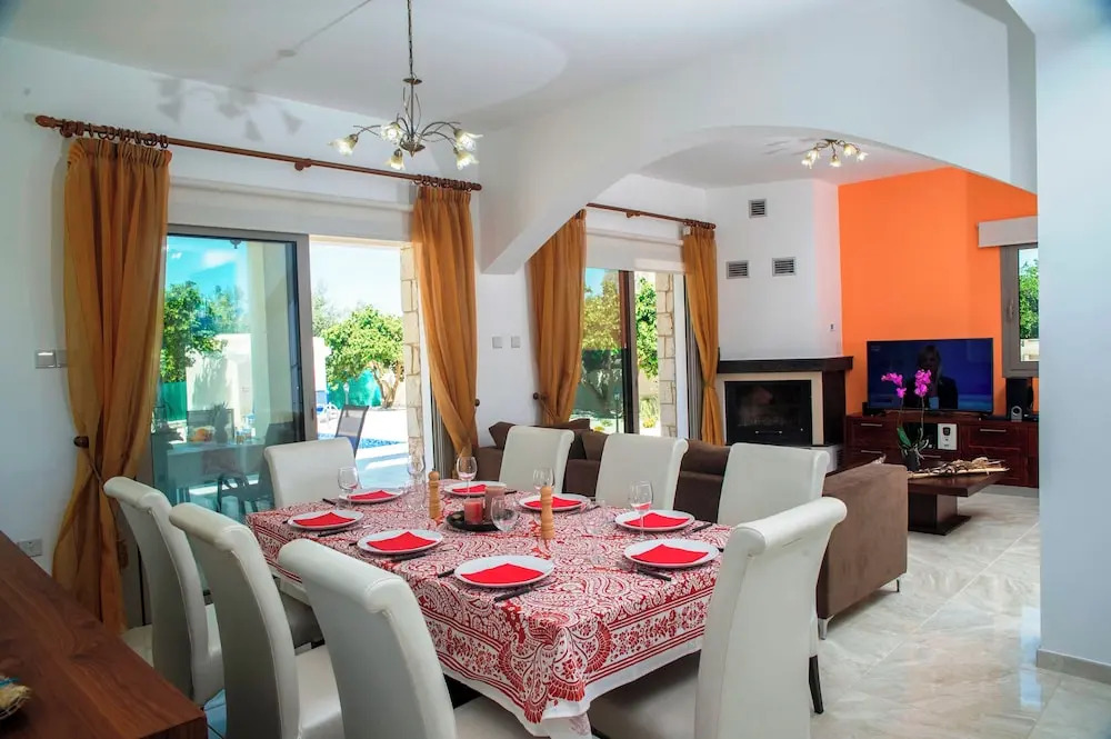 Stunning new Beach Front Villa,1st Line to the Beach, Large Pool, Wonderful Area