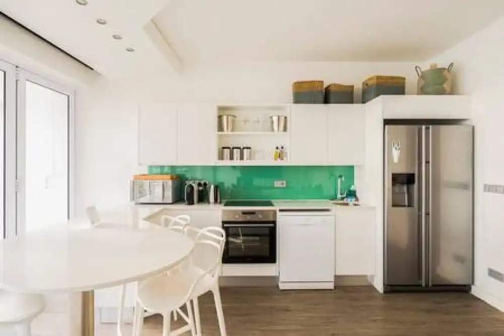 Beautiful Holiday Apartment Overlooking the Beach Modoco
