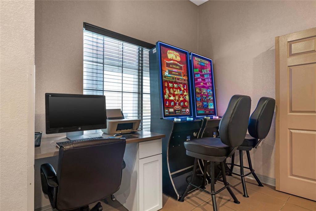 Country Inn & Suites by Radisson, West Bend, WI