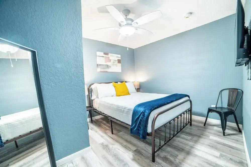 Fascinating 2BR1BA Near Festive DT and Riverwalk