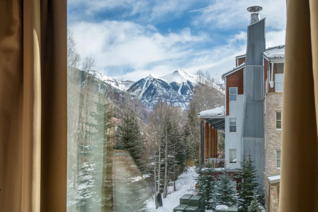 Mountainside Inn