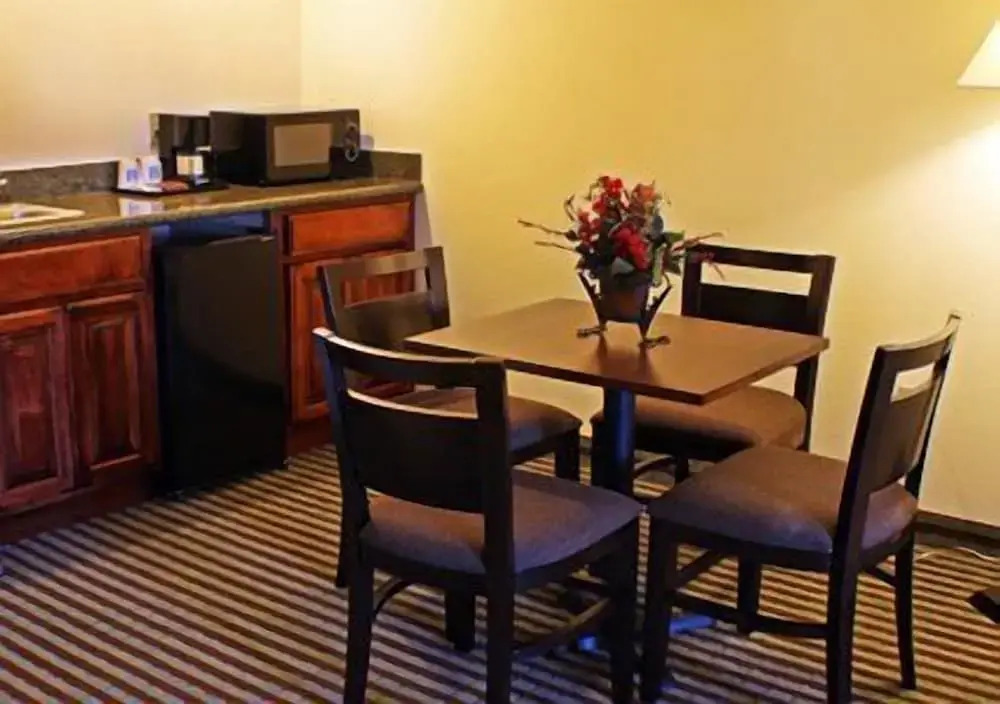 Comfort Inn & Suites