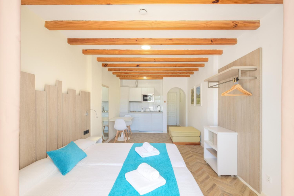 azuLine Apartamentos Can Sanso