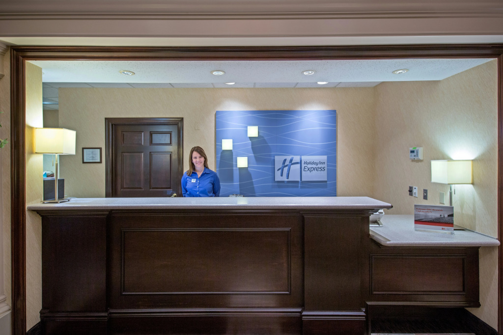 Holiday Inn Express Hotel & Suites Youngstown North-Warren/Niles by IHG