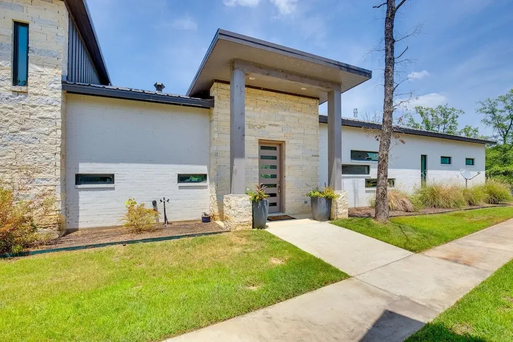 On Cedar Creek Reservoir: Malakoff Home w/ Pool!