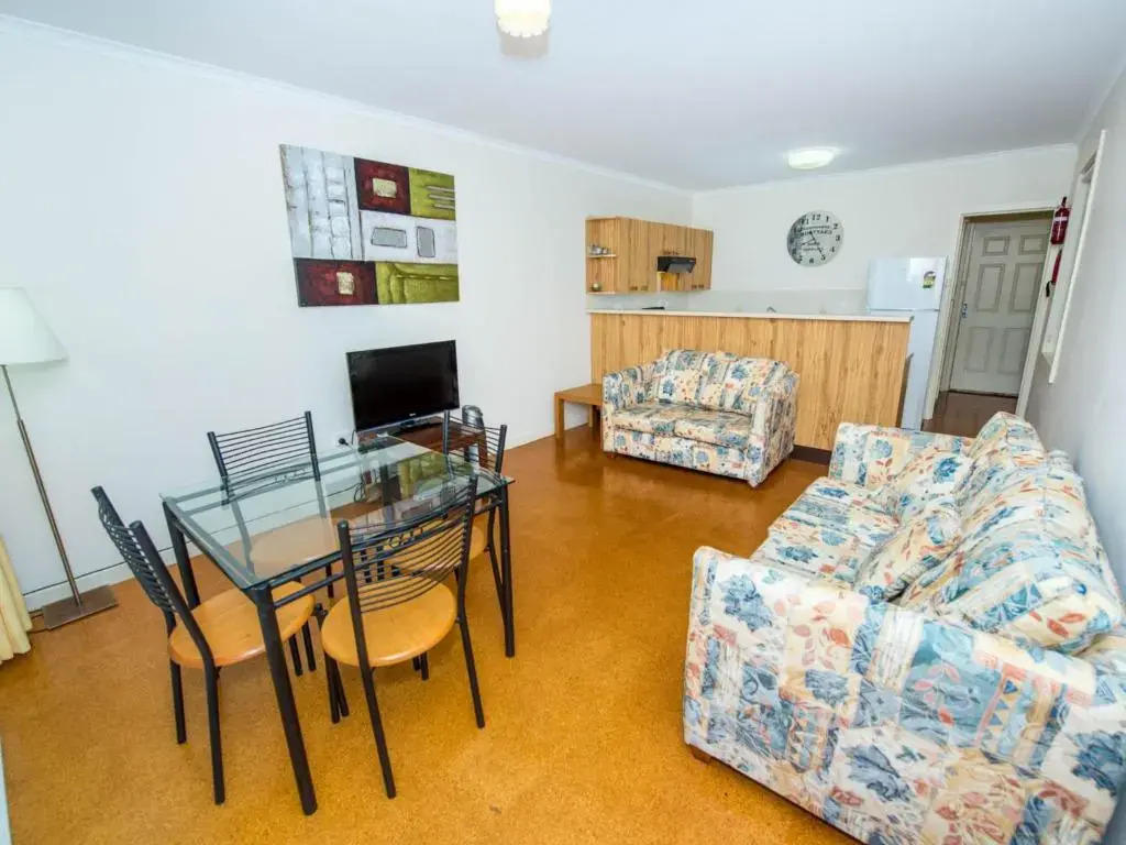 Shoal Bay Avenue Unit 7