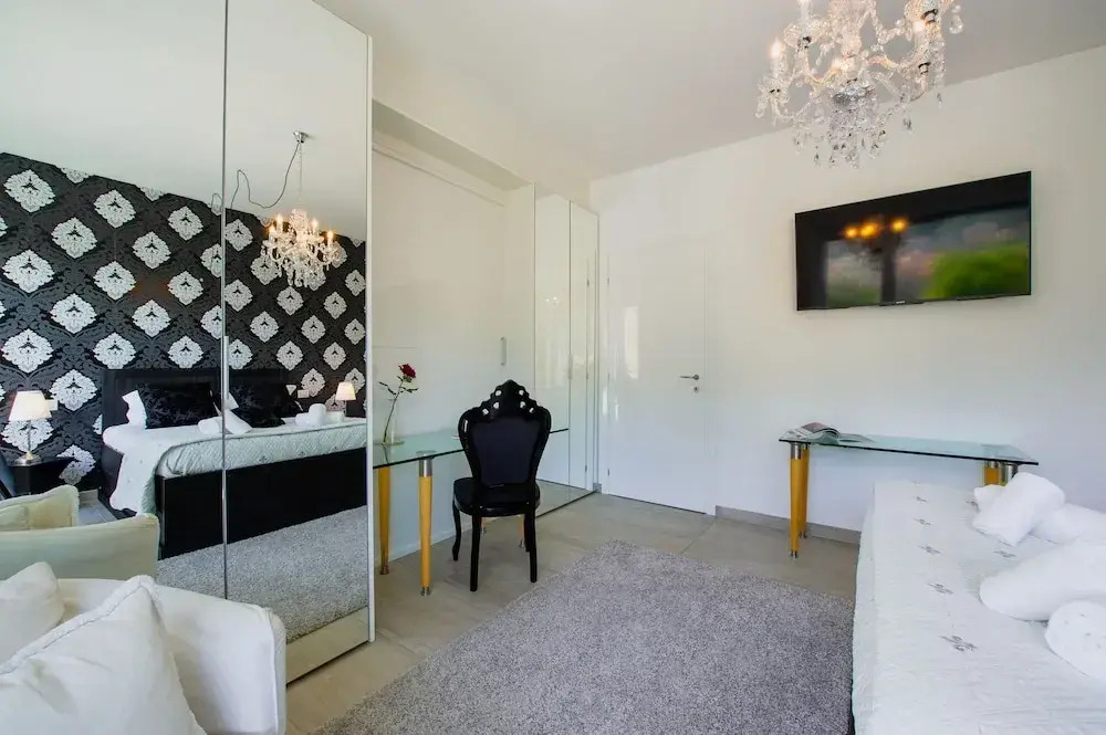 Victoria Apartment