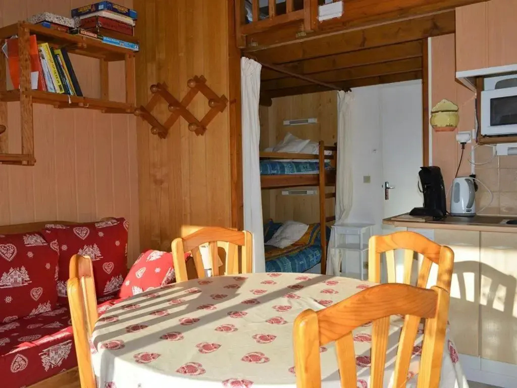 Chalet 2 pièces pour 4 pers près des pistes, terrasse sud - FR-1-592-23