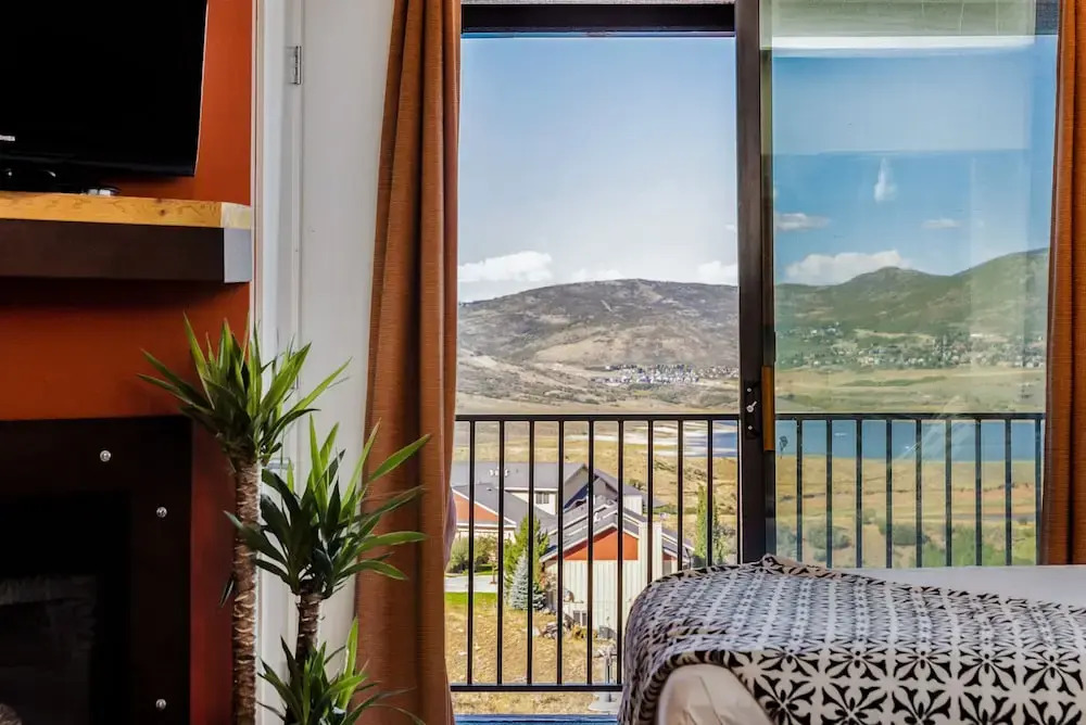 Lake View Ski Chalet