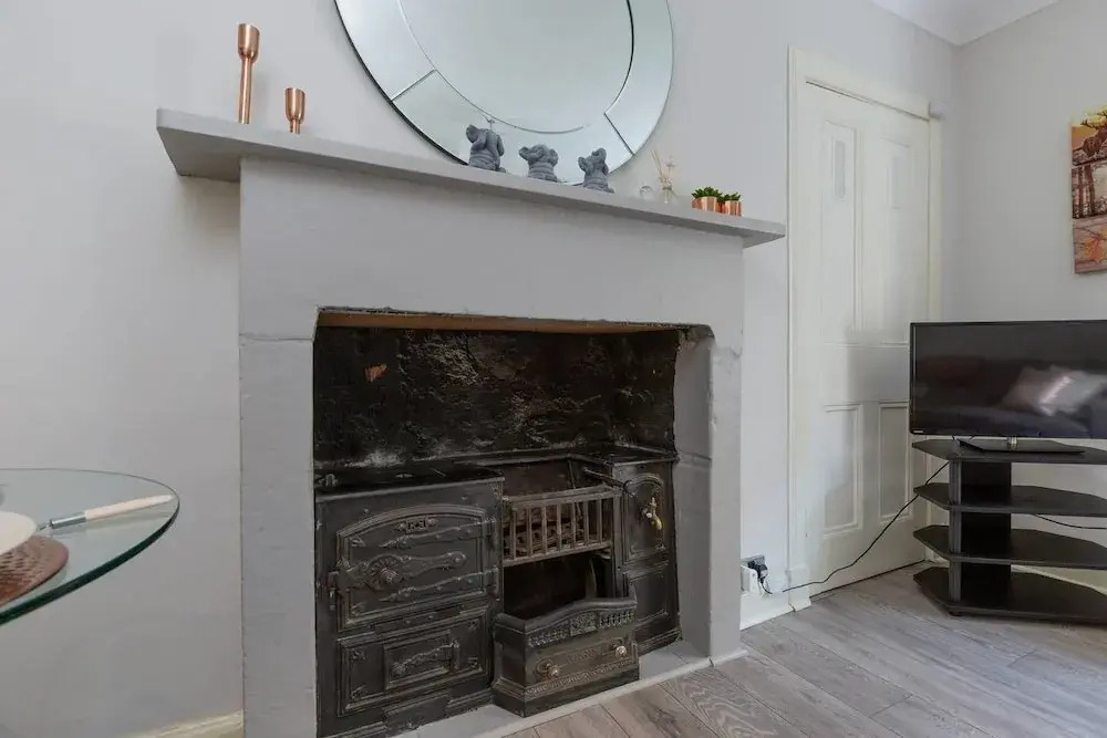 Refined Ground-floor Apt Near Stockbridge Market