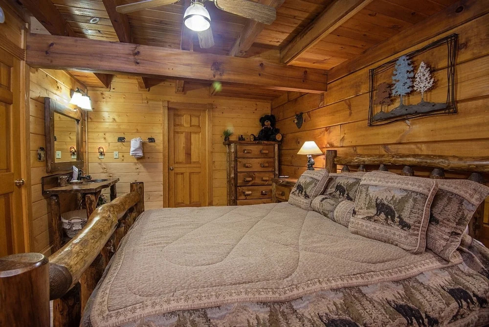 ER51 - Natures Grace Retreat - Great location, Close to all the action! cabin