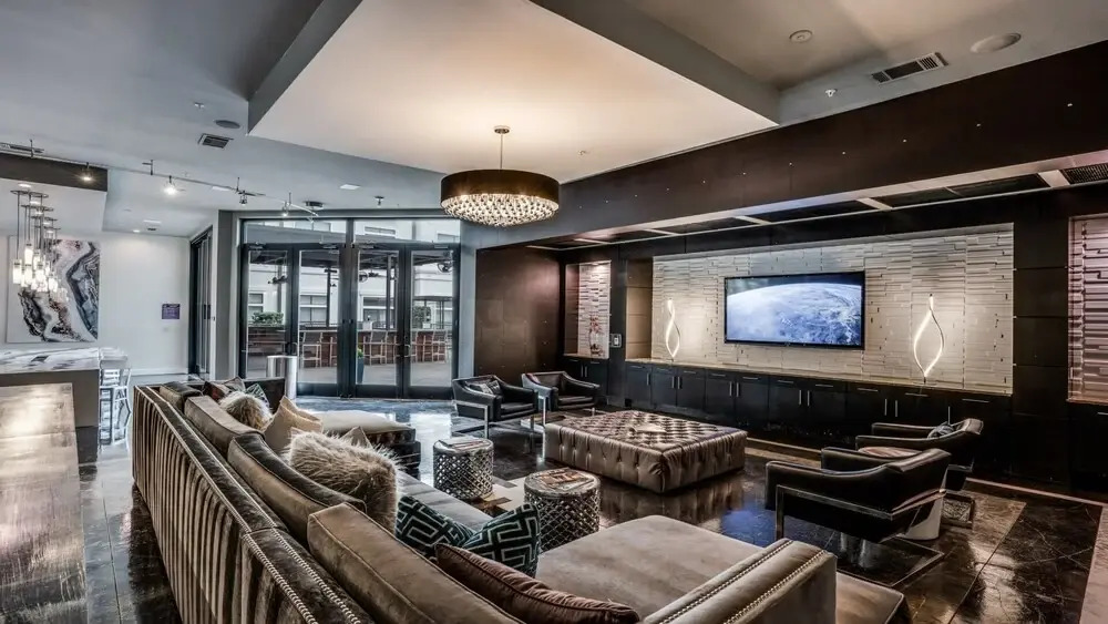 Luxurious 2BR with high ceilings and skyline views | by CozySuites