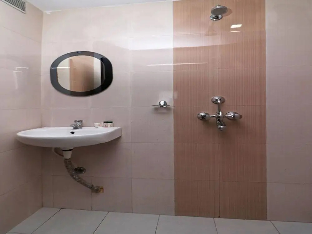 Crystal Guest House By OYO Rooms