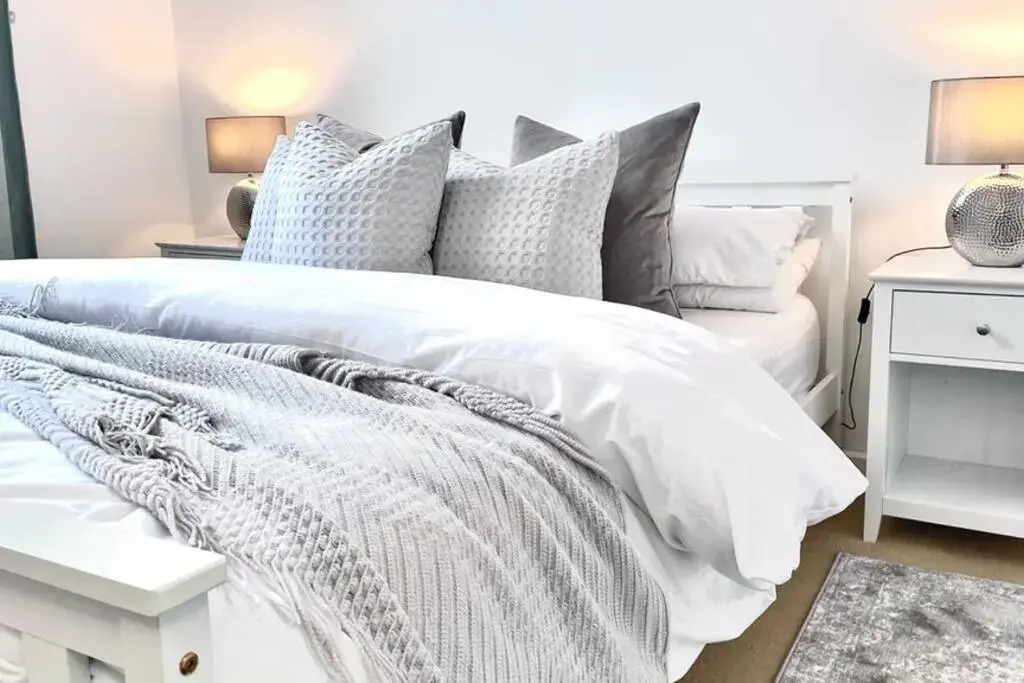 County House - THE WHITE APARTMENT