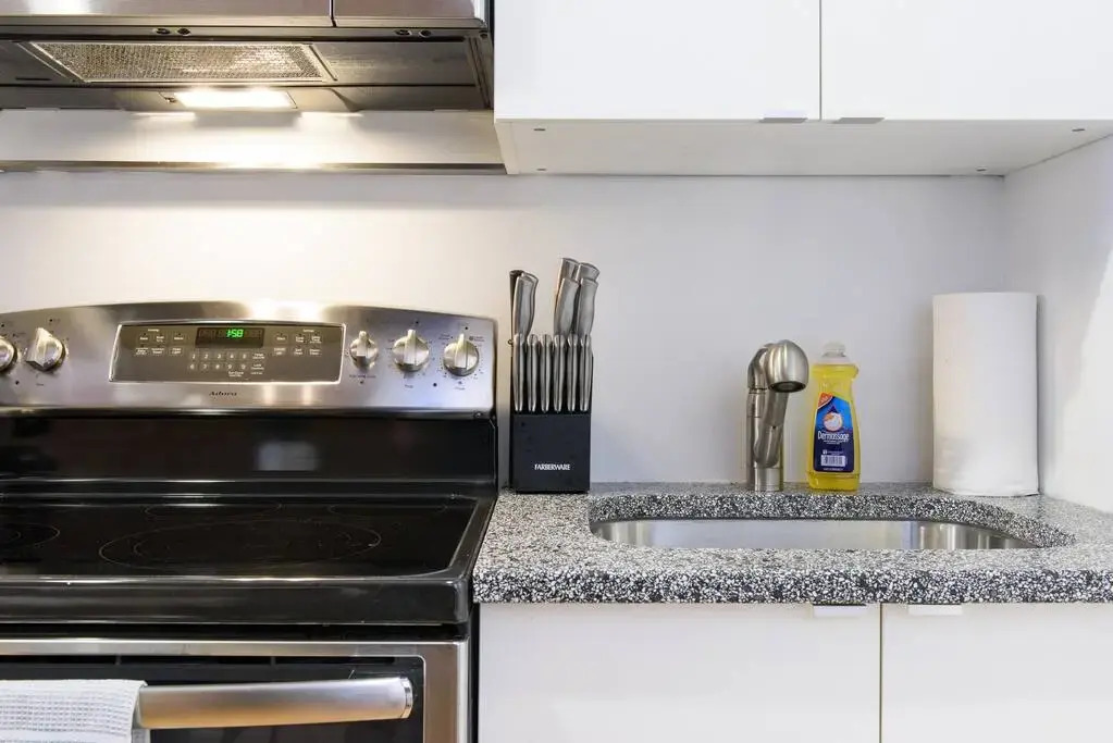 83-3w UES Central Park Newly Furnished XL Studio
