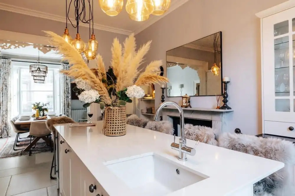 Central Townhouse with Garden & Free Parking