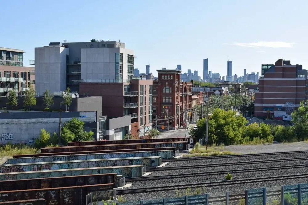 Modern Queen West 2 Bedroom and 2 Bathroom