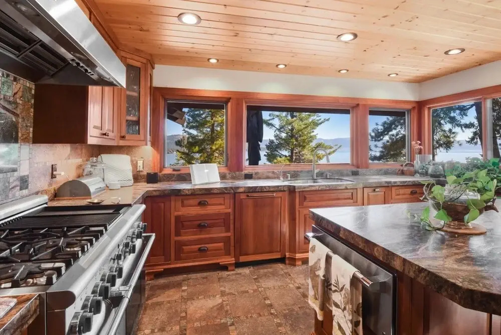 Luna Del Lago Luxury Home - Hot Tub, Lake View 3 Bedroom Home by Redawning