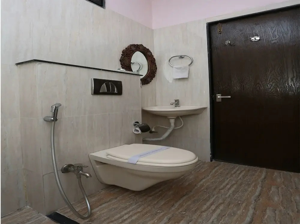 OYO 10453 Hotel Paradise