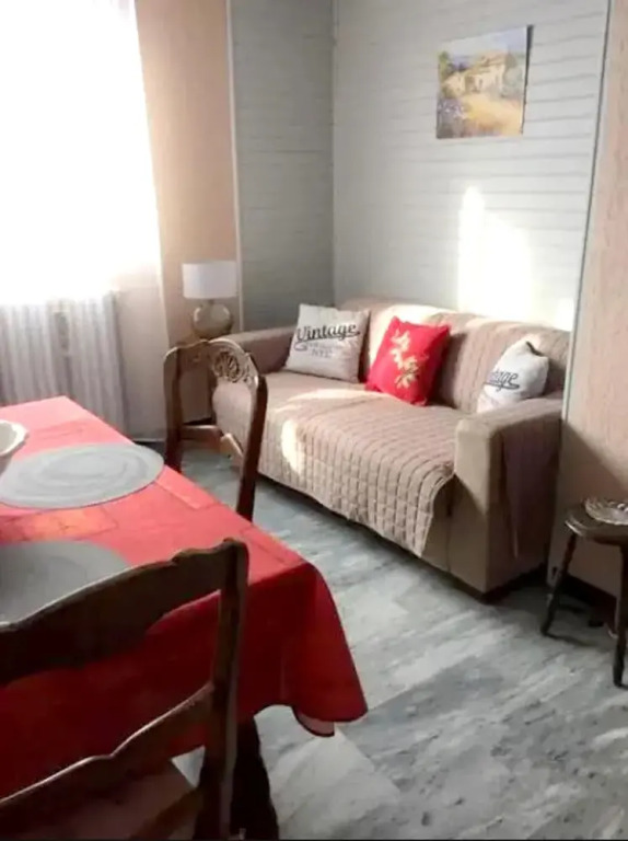 Apartment With one Bedroom in Six-fours-les-plages, With Wonderful Mountain View, Enclosed Garden and Wifi - 3 km From the Beach