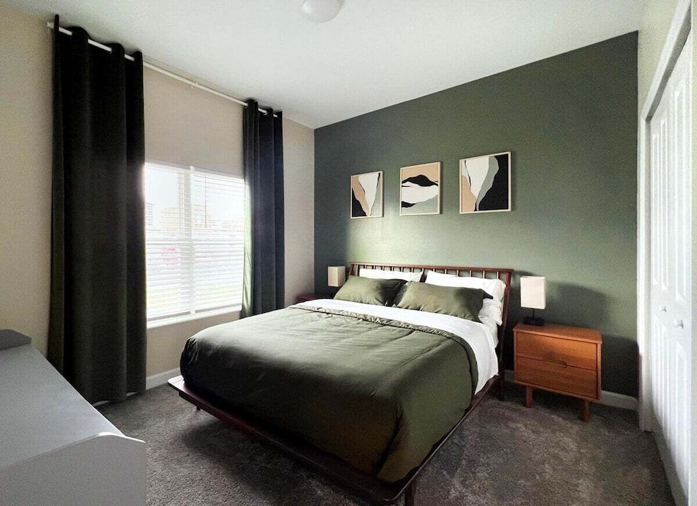 4184pd · 20% OFF Weekly Stay/ 5br/free Water Park