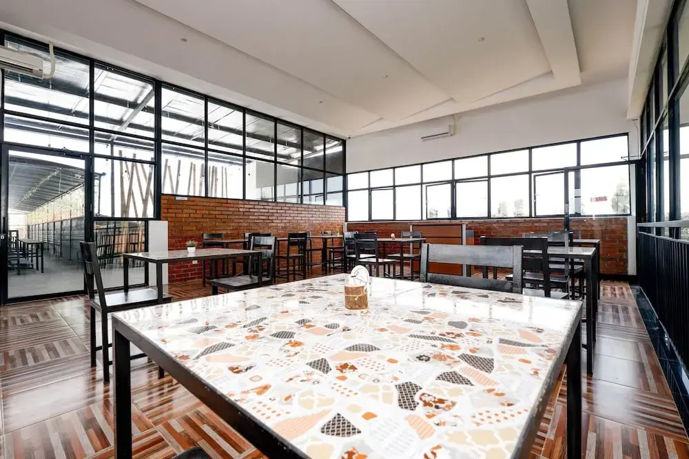 OYO Flagship 2124 Kars Inn Semarang