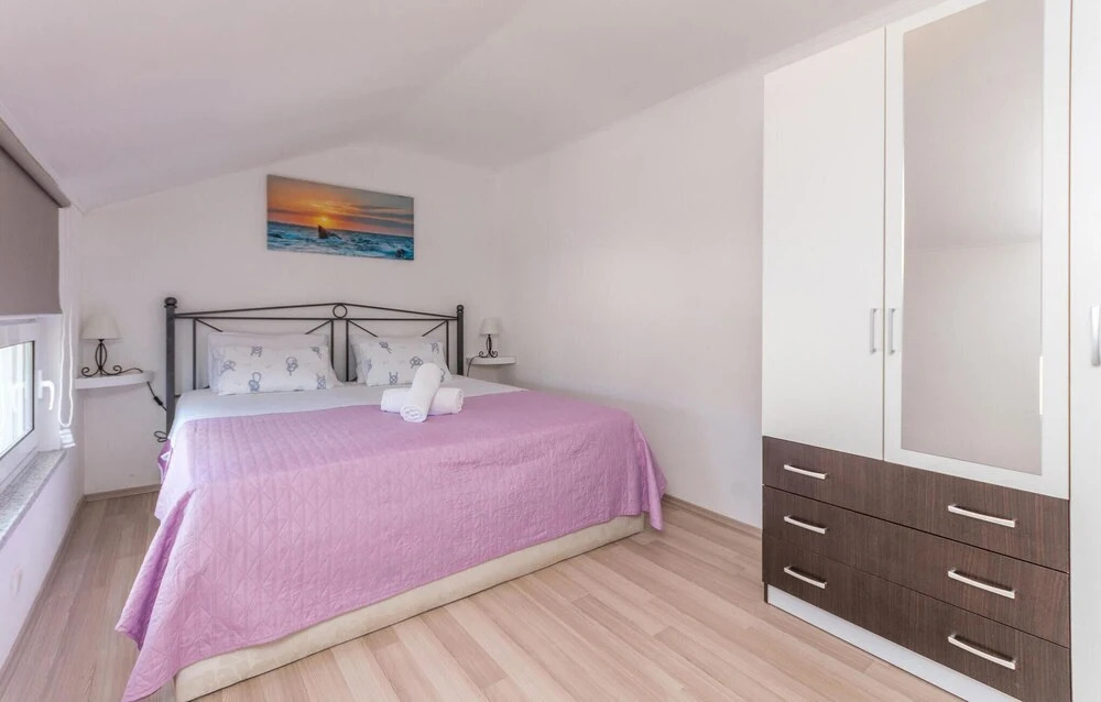 Gorgeous Home In Rastane Donje
