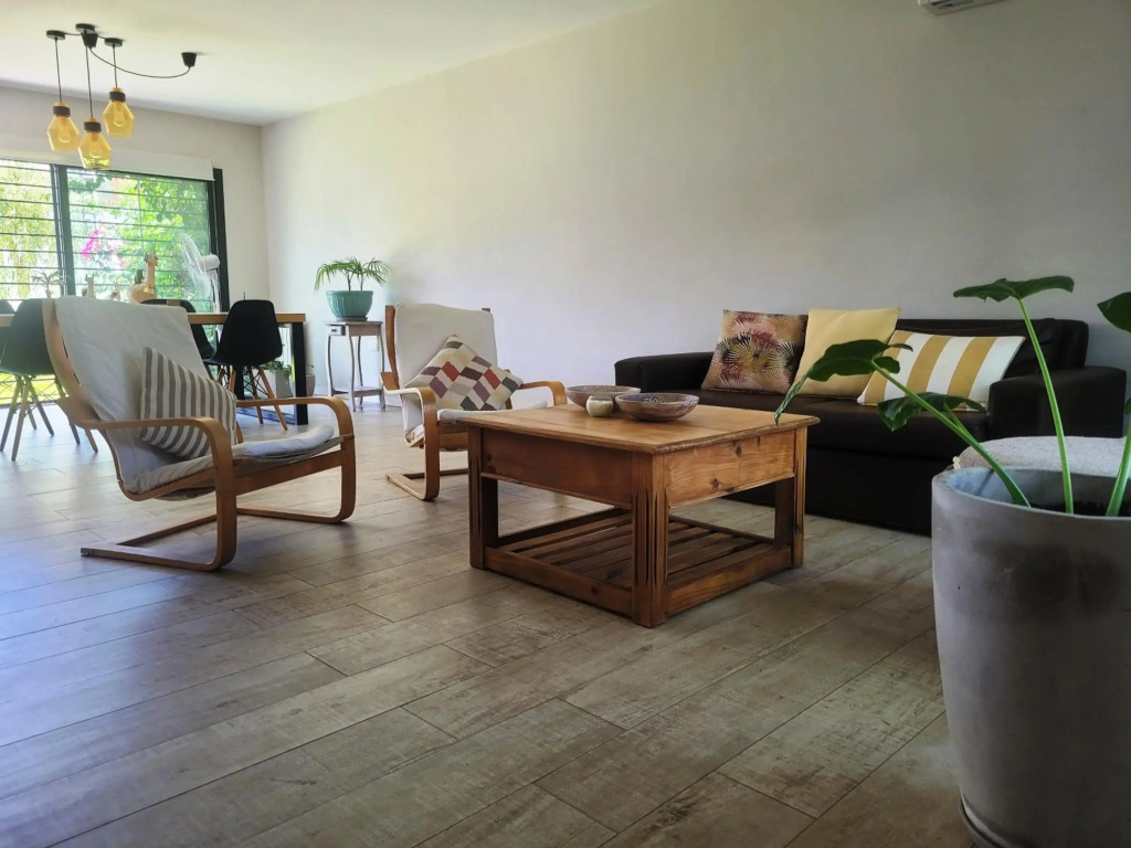 Hermoso y amplio duplex de categoría, excelente ubicacion, zona residencial