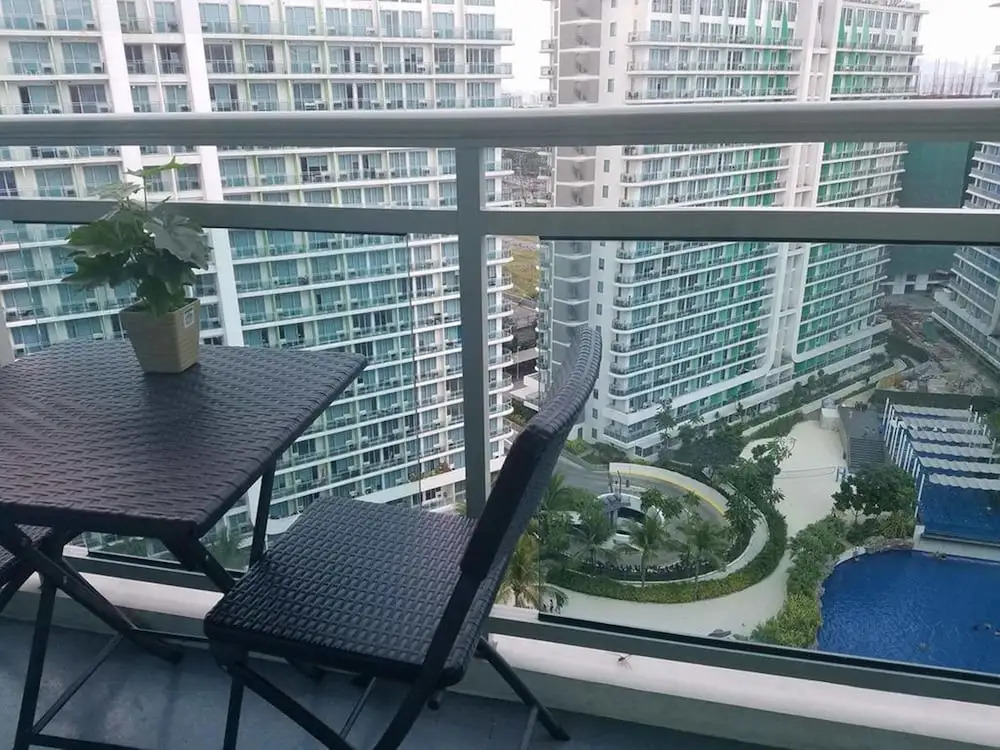 Manila Urban Resort at Azure