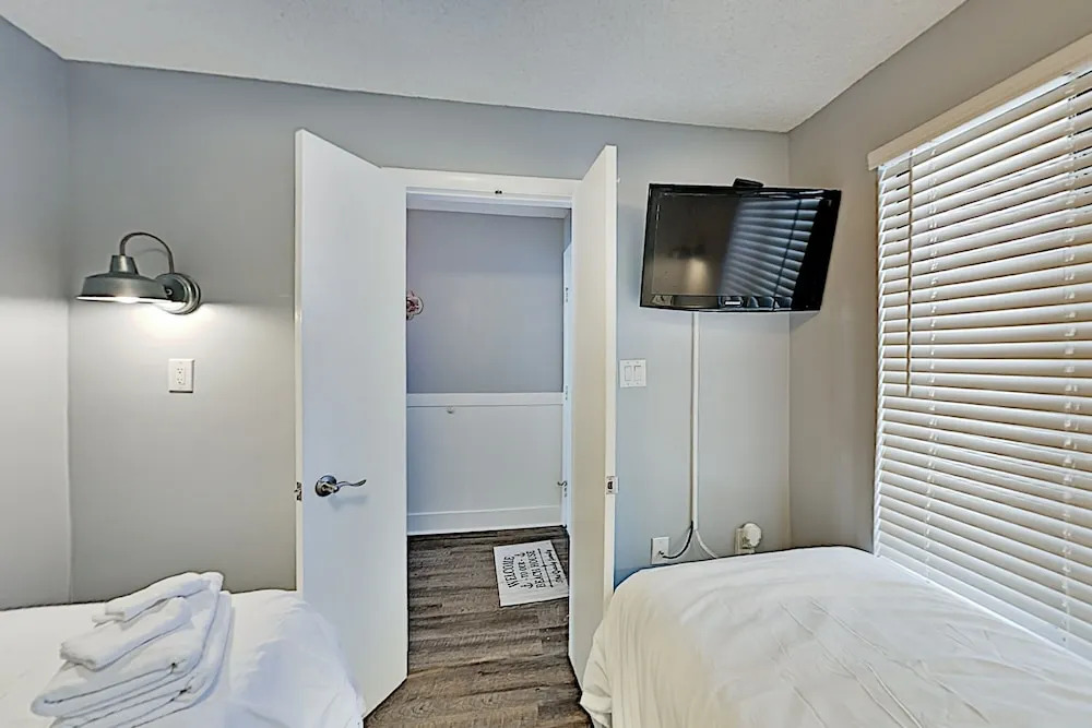 1005wate 3 Bedroom Condo