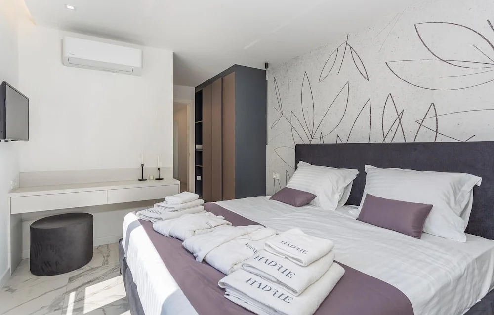 Beautiful Apartment in Malinska With Outdoor Swimming Pool, Wifi and 3 Bedrooms