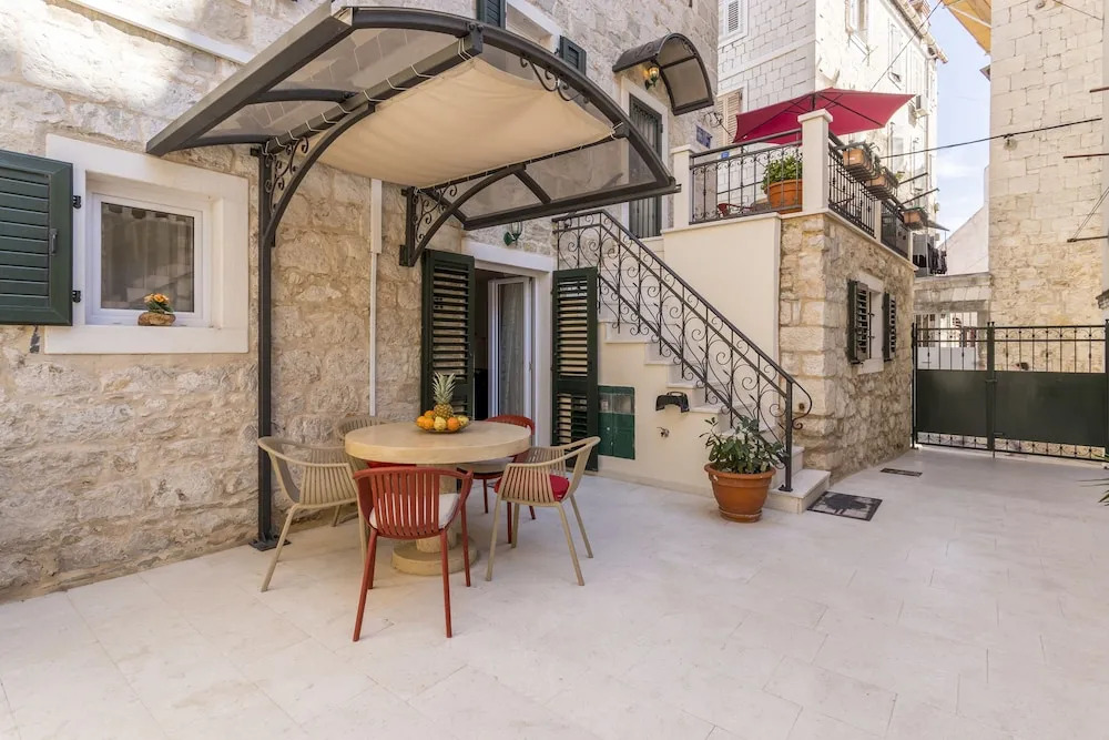 Apartments and Rooms Villa Erede