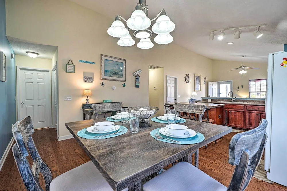 Shore2please: 4 Mi to Beach & Boat Rentals!