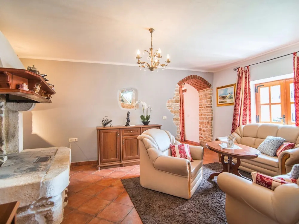 Beautiful villa for 10 persons in a quiet area with private pool, beach at 10 km