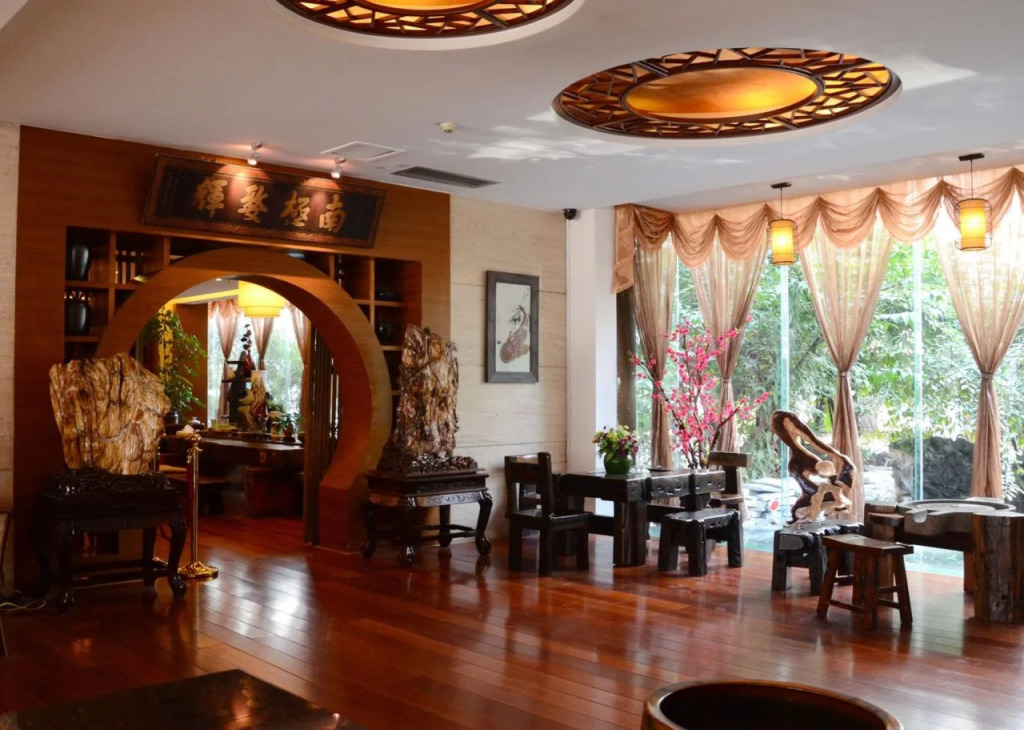 Jasper International Hotel