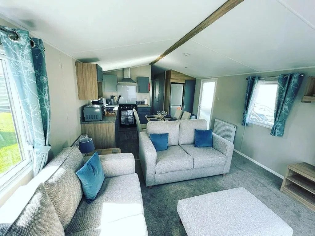 J2 static caravan at Fairway Holiday Park