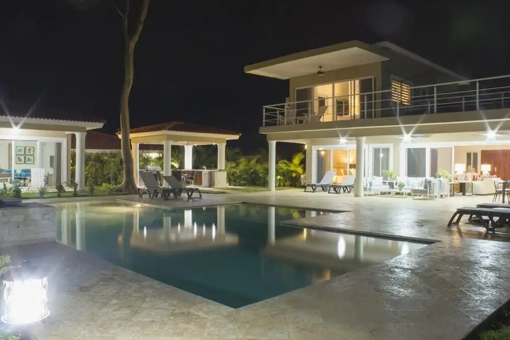 Private two Story Villa With Guest House