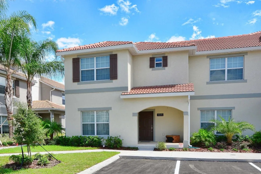 Storey Lake 5 Bedroom Townhome w Pool - 1600ST