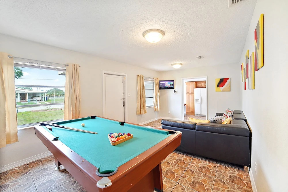 3BR House in Tampa by Tom Well IG - 2911