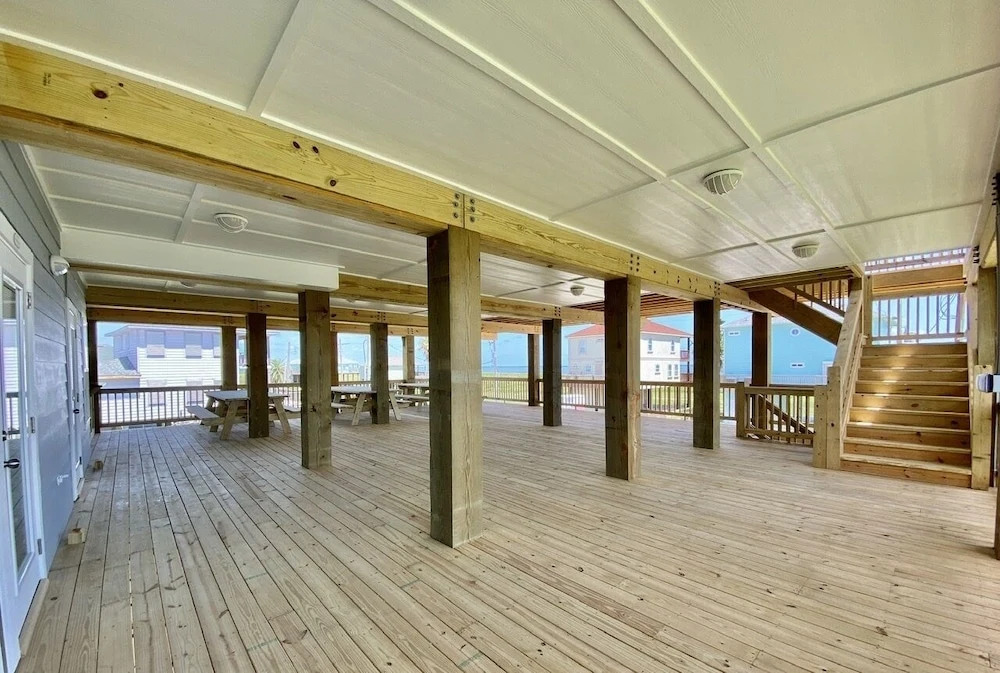 A Seaside Escape 5 Bedroom Home