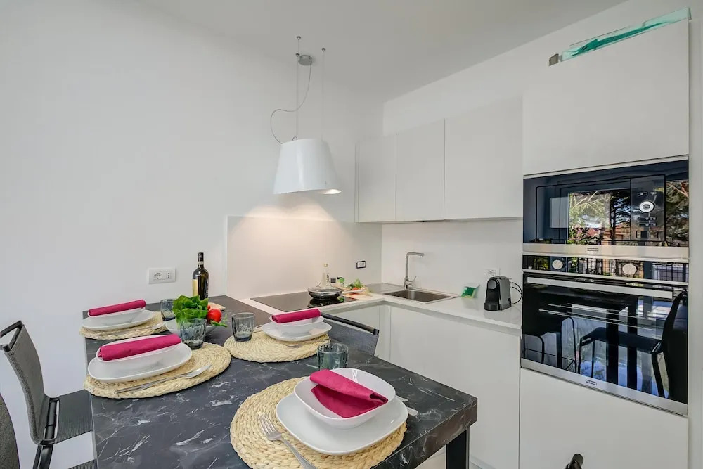 Beachy Vibes- 900m From the Beach