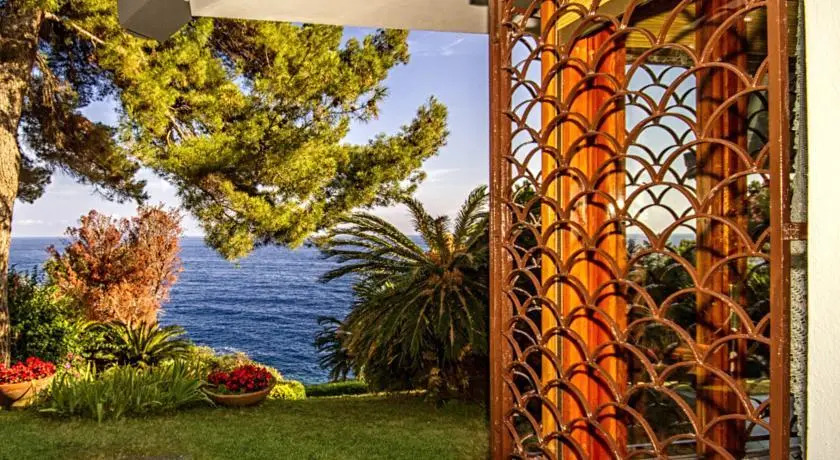 Villa White